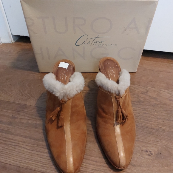 Arturo Chiang Tan Ankle Booties with Tassel Detail - Picture 6 of 6